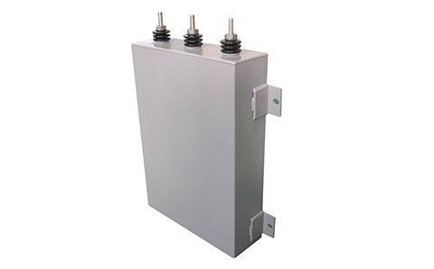 電容器的電容量一般是多少？可能與什么有關？